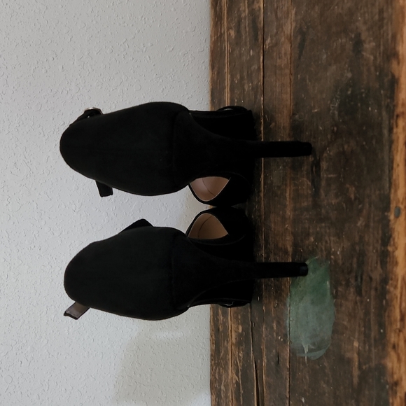 Heels - Picture 4 of 4